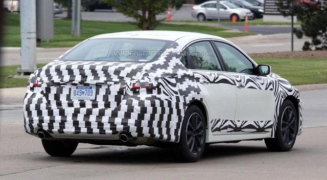 日產(chǎn)改款A(yù)ltima諜照首曝 外觀(guān)將有所調(diào)整 日產(chǎn)改款A(yù)ltima諜照首曝 外觀(guān)將有所調(diào)整