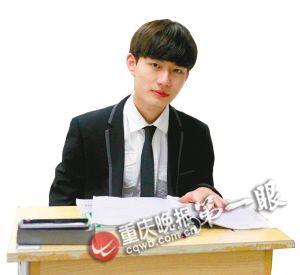 穿上正裝的女生更優(yōu)雅成熟了；男生常常被女生夸獎長得帥。