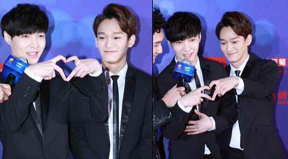 EXO成員張藝興和金鐘大作為代表上臺(tái)領(lǐng)獎(jiǎng)，最受歡迎組合獎(jiǎng)也是實(shí)至名歸。