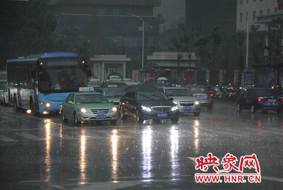 天空突然變暗 天空突然變暗