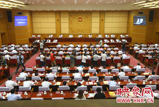 7月29日下午，河南省十二屆人大常委會(huì)第九次會(huì)議召開關(guān)于職業(yè)教育專題詢問會(huì)。
