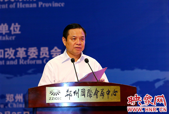 省委常委、常務(wù)副省長李克致辭