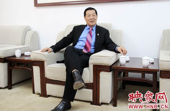 以精湛讀到的刑偵鑒識技術享譽國際的李昌鈺博士，被譽為“當代福爾摩斯”。