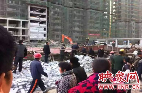 圖為事故現(xiàn)場情況，當(dāng)?shù)厝罕姽﹫D。