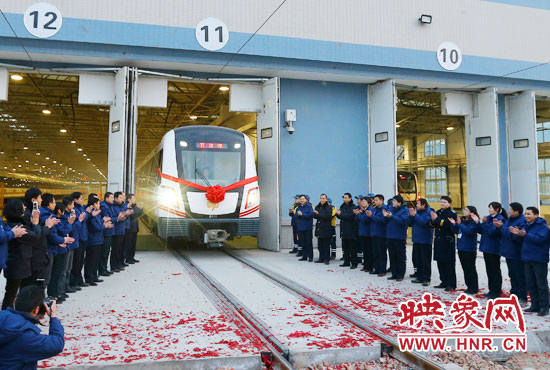 2013年12月28日鄭州地鐵第一班車發(fā)車。