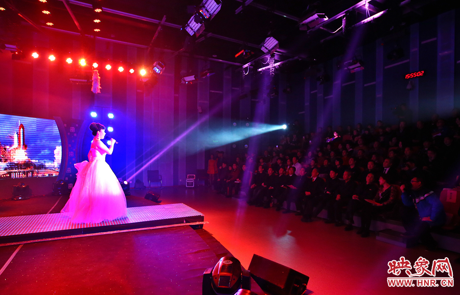 詩歌朗誦會現(xiàn)場。