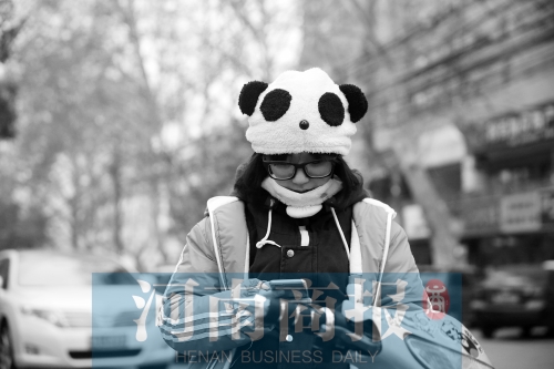 氣溫降了下來，不少人出行都裝備整齊