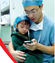 對于網(wǎng)友的點贊，石醫(yī)生說，是孩子太可愛了，所以照片才得到這么多贊美。圖片來自網(wǎng)絡(luò)。