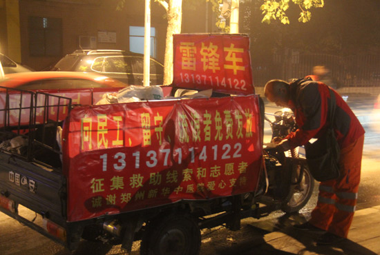 鄭州繁華的夜晚很美，但孫德坤卻無暇享受