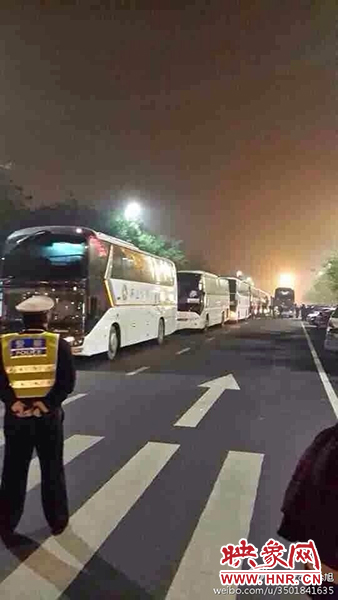 11月1日深夜，鄭州鄭東新區(qū)夜總會(huì)“皇家一號(hào)”被查處。網(wǎng)友供圖