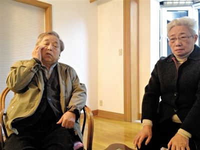 前晚，年過(guò)七旬的劉光嘉及妻子向記者講述強(qiáng)拆經(jīng)過(guò)。
