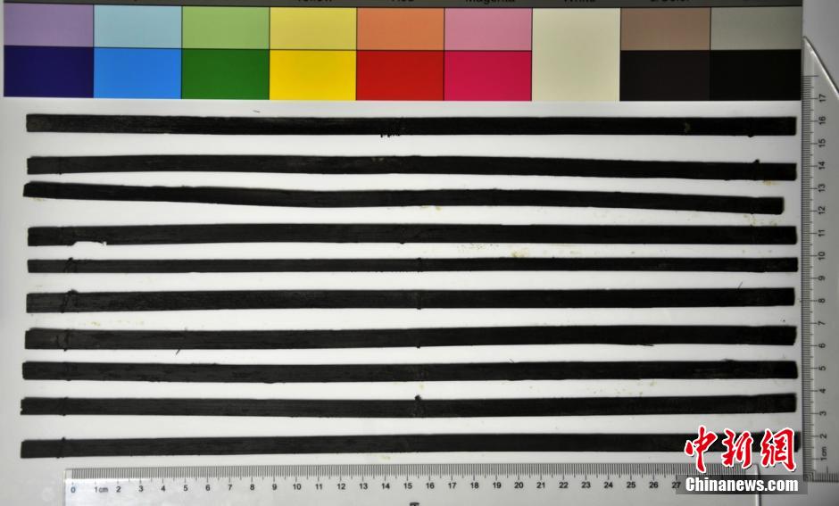 圖為漢代簡牘出土930支竹簡，在四川地區(qū)首次發(fā)現(xiàn)漢代簡牘。