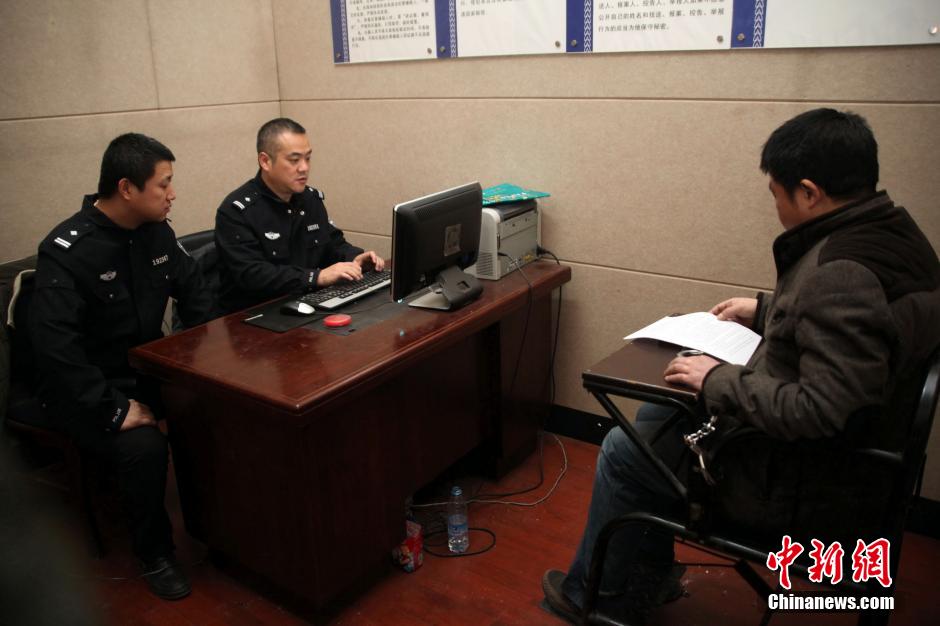 圖為突審犯罪嫌疑人（資料圖片）。