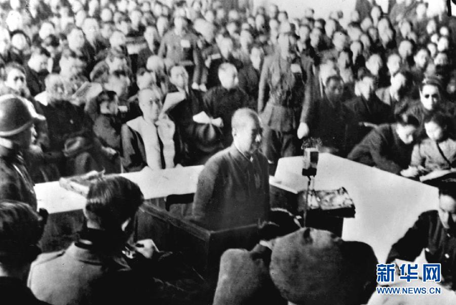 這是抗日戰(zhàn)爭勝利后，制造南京大屠殺的主要罪犯、日軍第6師團(tuán)師團(tuán)長谷壽夫被押上審判臺并被處死刑。