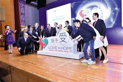 3月19日，中國首個器官捐獻志愿者登記網(wǎng)站（www.savelife.org.cn）正式啟動，器官捐