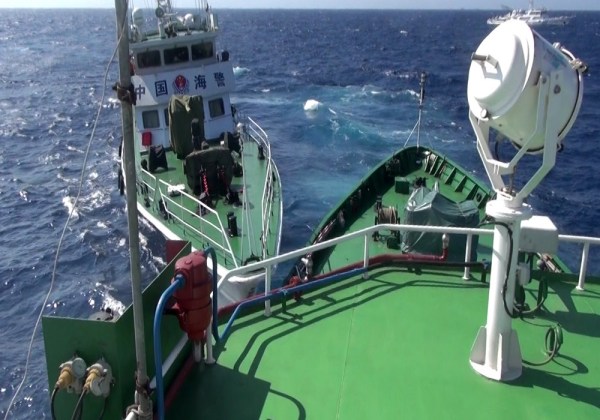 越南拍攝的中國?？樟α孔o(hù)衛(wèi)981鉆井平臺。