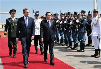 　6月19日，國務(wù)院總理李克強(qiáng)乘專機(jī)抵達(dá)雅典國際機(jī)場(chǎng)，開始對(duì)希臘進(jìn)行正式訪問。
