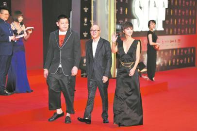 　　《勝利》劇組走紅毯，只可惜黃海波未能參加。