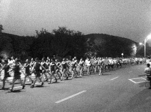 廣場舞大媽“轉(zhuǎn)行”，徐州每晚萬人暴走