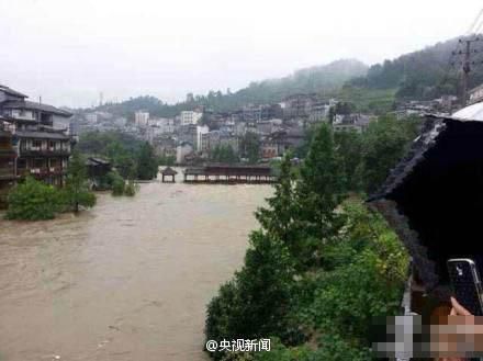 湖南鳳凰連降暴雨古城被淹 景區(qū)關(guān)閉全城停電 湖南鳳凰連降暴雨古城被淹 景區(qū)關(guān)閉全城停電