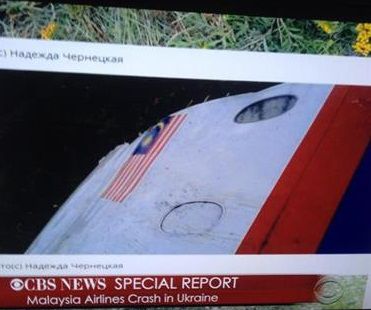 馬航在烏墜毀客機(jī)已發(fā)現(xiàn)上百遺體殘骸散落十幾公里