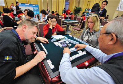 2012年10月28日，重慶，“第三屆世界麻將錦標(biāo)賽”拉開戰(zhàn)幕，不少國外選手前來參賽。