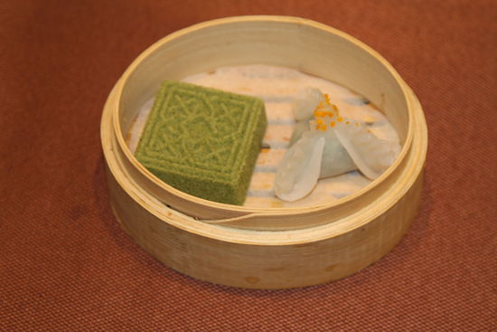 金陵茶香方糕和狀元餃。 花惠生 供圖