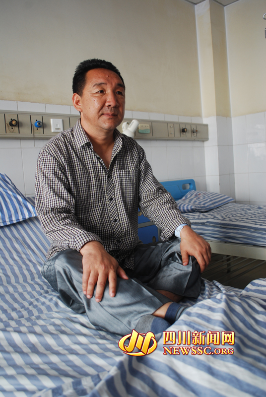 病床上的馬建華，羅本平攝。