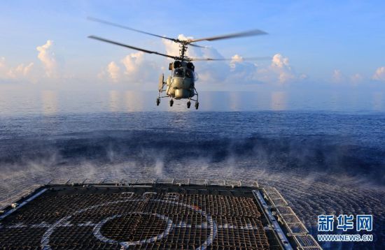 　資料圖：2014年9月，中國(guó)海軍054A徐州艦在南海海域練習(xí)反潛。新華網(wǎng)