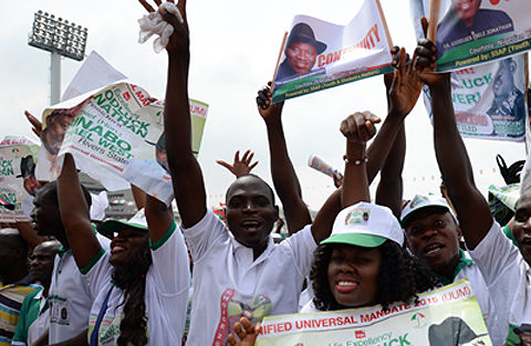 11日，喬納森總統(tǒng)的支持者在集會現(xiàn)場。