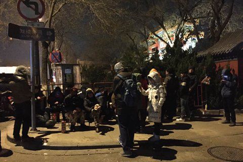 雍和宮外排隊(duì)的人。新京報(bào)記者 李相蓉 攝