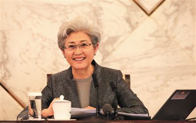 3月4日，十二屆全國人大三次會議在人民大會堂舉行新聞發(fā)布會，大會發(fā)言人傅瑩回答中外記者的提問。
