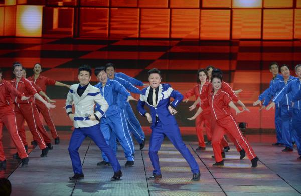 《小蘋果》、《最炫民族風(fēng)》等廣場(chǎng)舞曲將會(huì)有全國(guó)統(tǒng)一、編排科學(xué)、帶給人正能量的全新動(dòng)作。 CFP 資料