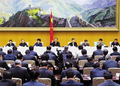 5月12日，國務(wù)院召開推進簡政放權(quán)放管結(jié)合職能轉(zhuǎn)變工作電視電話會議，李克強總理發(fā)表講話。新華社記者