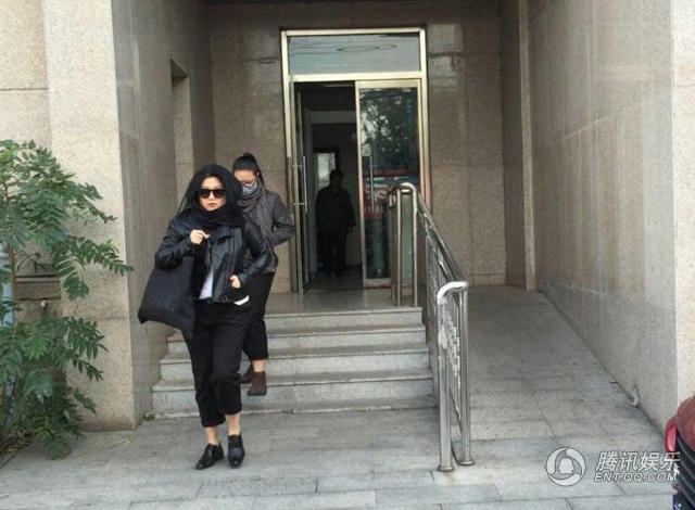 張鐵林“私生女”案開庭 承認張月系親生女兒 張鐵林“私生女”案開庭 承認張月系親生女兒