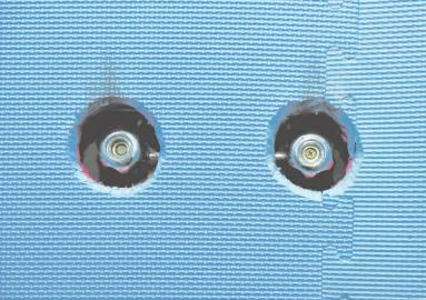 廁所內(nèi)所有的水龍頭開關都進行了軟包。