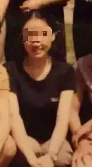 吳老師教音樂，已在該校工作十幾年。