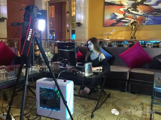 直播中的王瑞兒。攝影：于亞妮