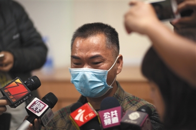 昨日，深圳，羅一笑的父親羅爾接受媒體采訪。圖/視覺中國