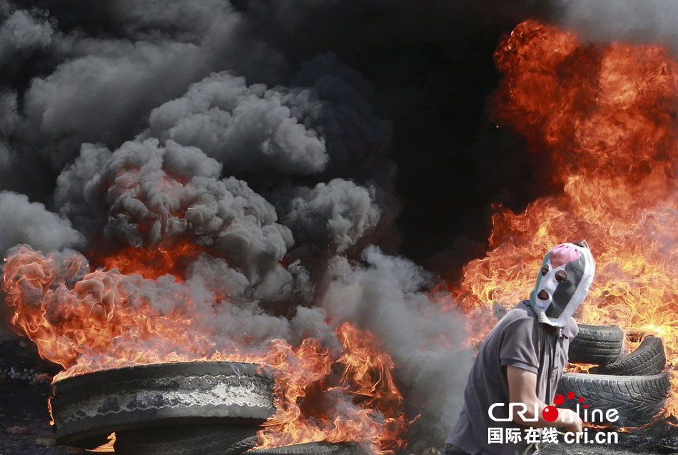 巴勒斯坦示威者與以色列軍方發(fā)生沖突 巴勒斯坦示威者與以色列軍方發(fā)生沖突