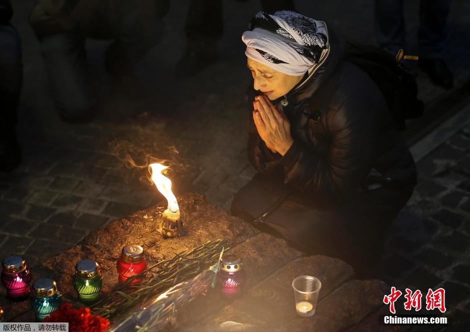 當?shù)貢r間2014年11月22日，烏克蘭基輔，民眾舉行儀式紀念1932-1933烏克蘭大饑荒81周年