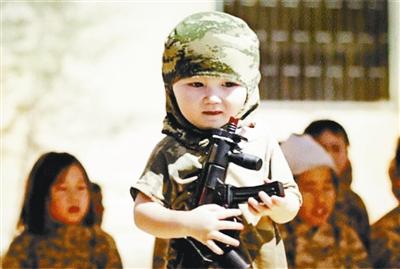 伊斯蘭國發(fā)布宣傳視頻 訓練娃娃兵震驚全球 伊斯蘭國發(fā)布宣傳視頻 訓練娃娃兵震驚全球