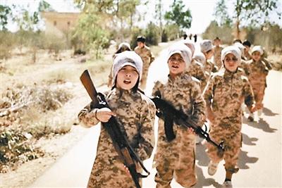 伊斯蘭國發(fā)布宣傳視頻 訓練娃娃兵震驚全球 伊斯蘭國發(fā)布宣傳視頻 訓練娃娃兵震驚全球