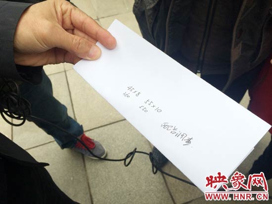 經(jīng)過初步測量，河南省人民會堂主樓的違法廣告牌面積為910平米。