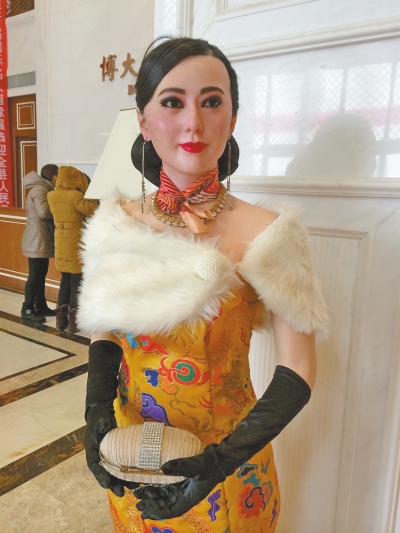 若不是這身似是而非的衣服，你能認(rèn)出這是范冰冰嗎？