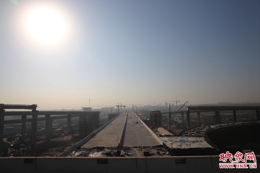 隴海高架從西四環(huán)上方通過。