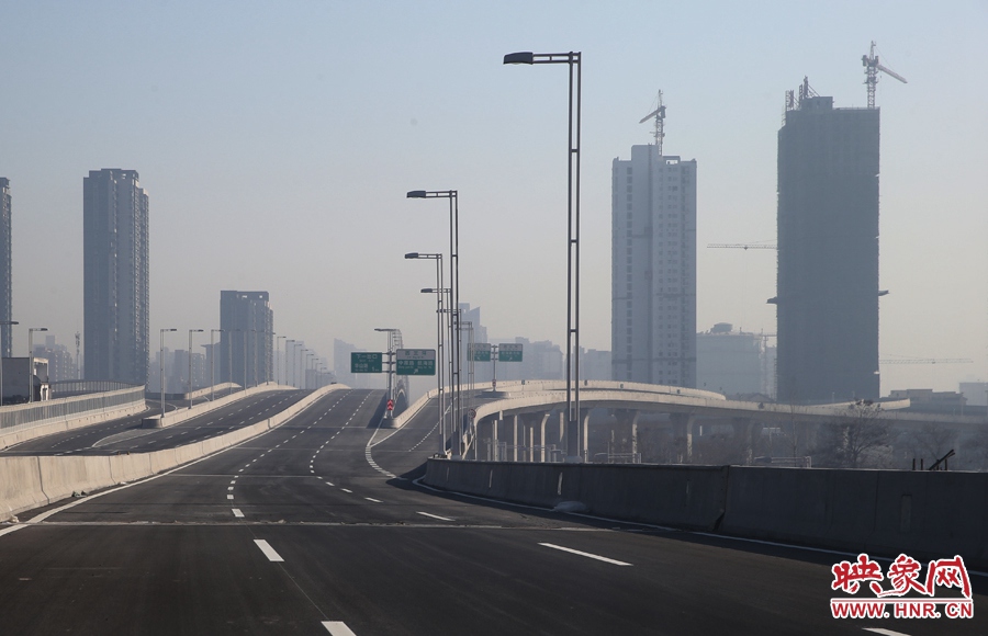 隴海高架與西三環(huán)立交。