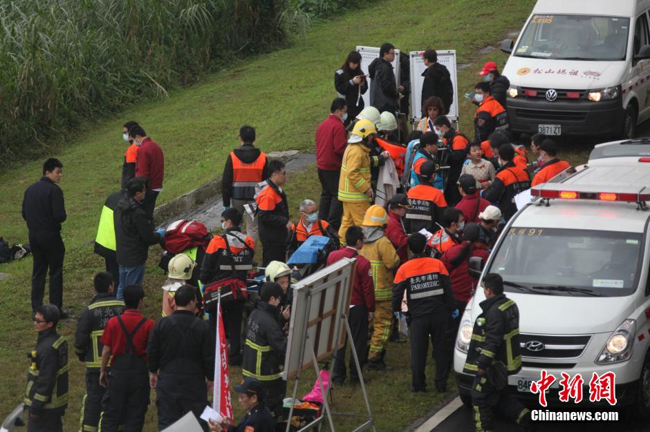 臺(tái)灣復(fù)興航空一架班機(jī)墜河 臺(tái)灣復(fù)興航空一架班機(jī)墜河