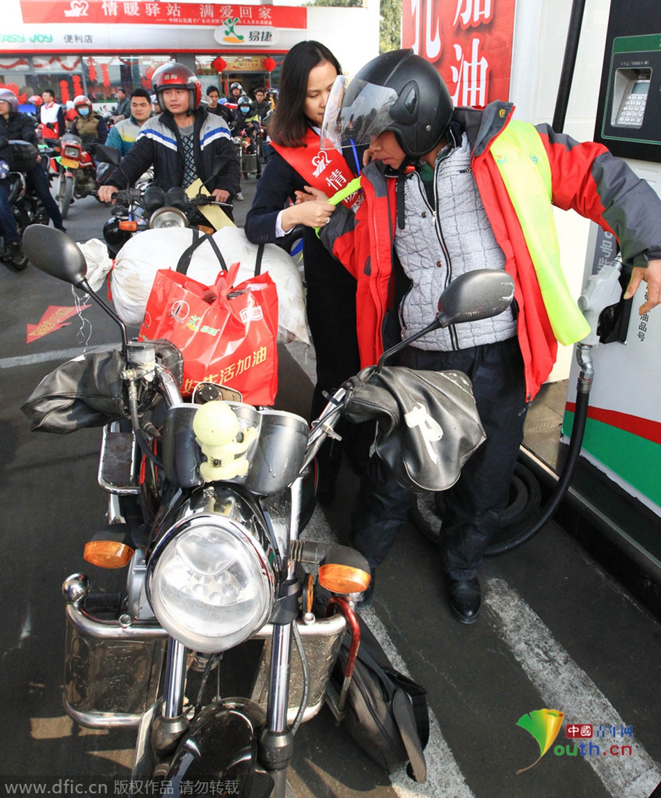 今年廣東、廣西兩省共193座中石化油站將為返鄉(xiāng)車主提供“6+X”免費(fèi)服務(wù)，并將為1萬(wàn)名“返鄉(xiāng)摩騎”免