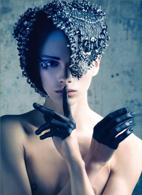 似男非女 “妖孽”般國(guó)際男模